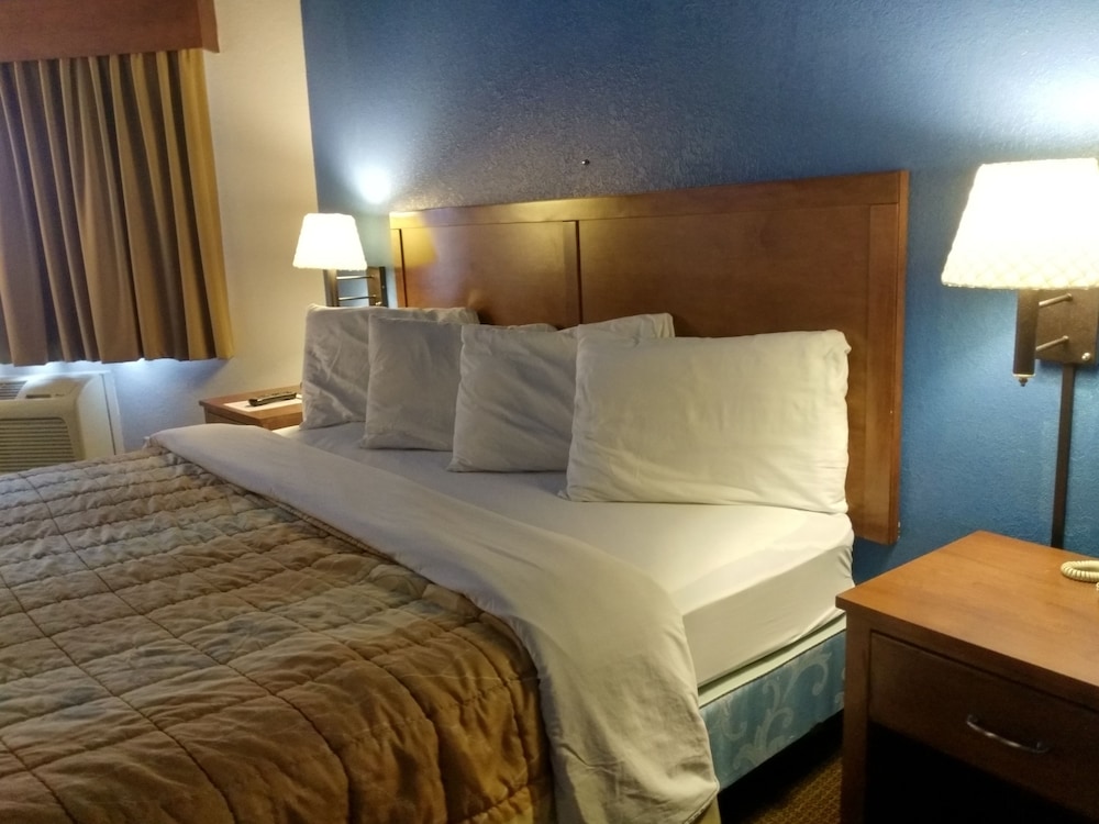 Madelia Hotel & Suites - photo 8