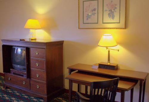 Somerville Inn & Suites - photo 12