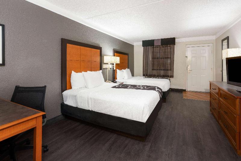 Super 8 by Wyndham The Woodlands North - photo 18
