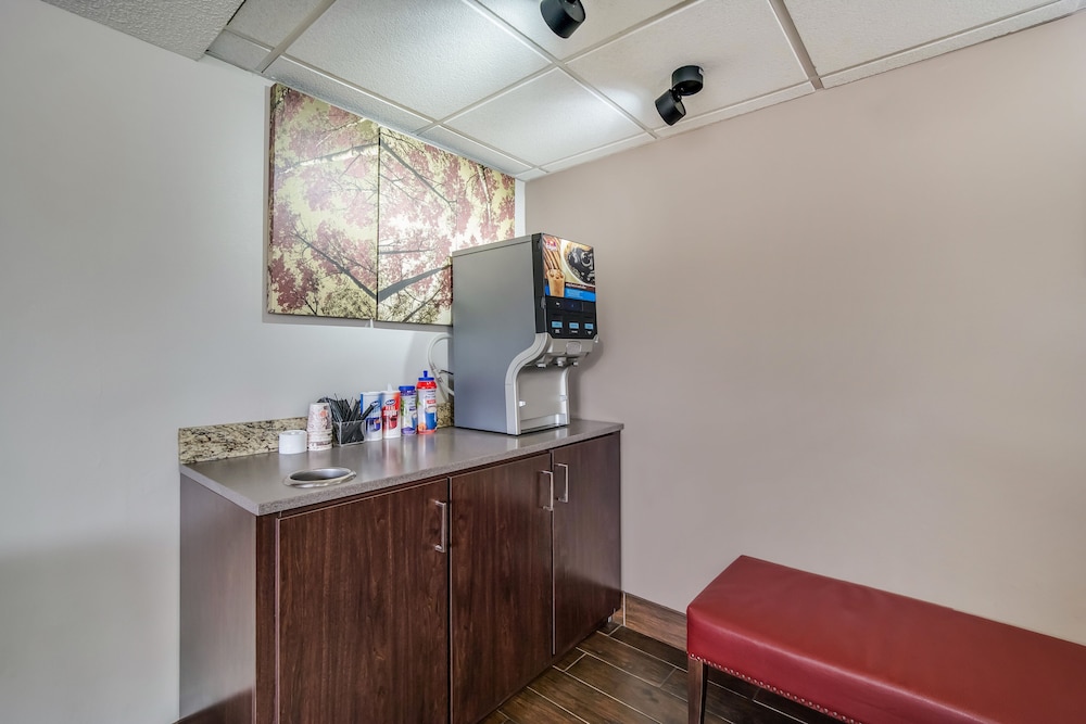 Red Roof Inn Columbia East Ft Jackson - photo 5