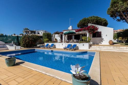 NEW 4bedroom Villa Private Pool and Sea view — 4-Star Luxury Hotel in Guia, Portugal