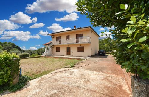 Apartment Muntic 2361 — 4-Star Luxury Hotel in Liznjan, Croatia