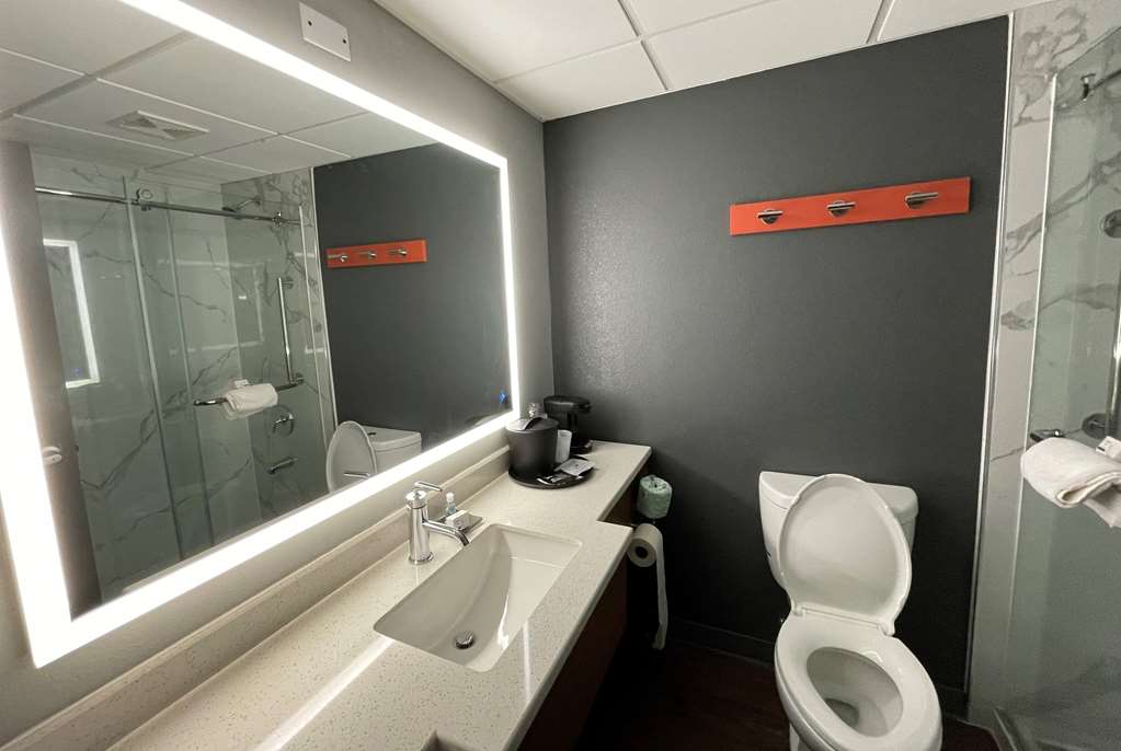 La Quinta Inn & Suites by Wyndham Fayetteville I 95 - photo 17