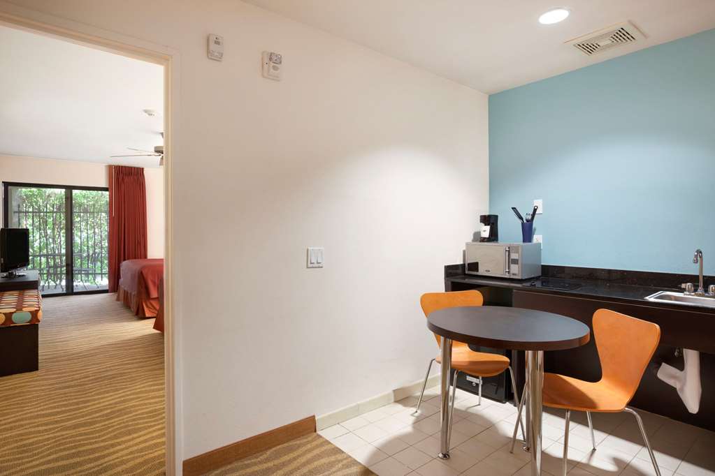 Super 8 by Wyndham Indio - photo 7