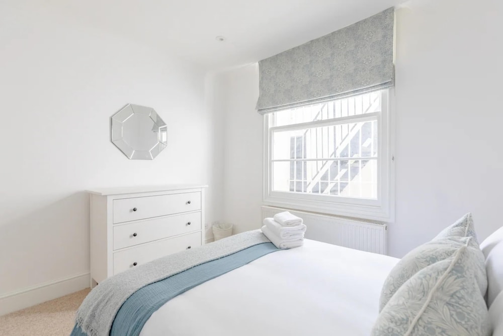Beautiful & Modern 3 Bedroom Flat Pimlico London — 4-Star Luxury Hotel in London, United Kingdom