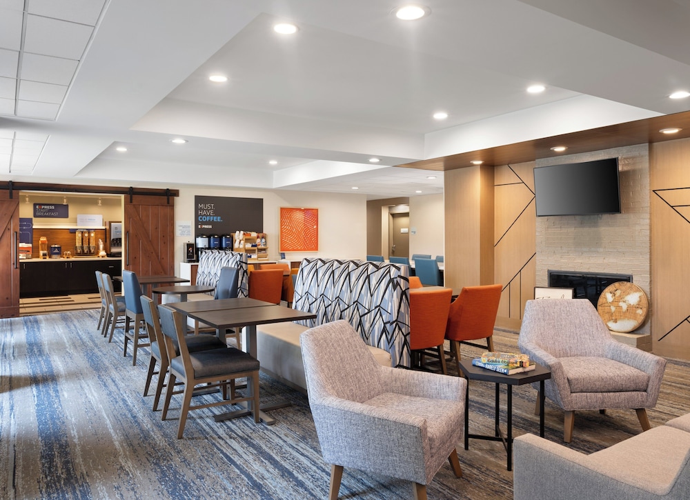 Holiday Inn Express Indianapolis Airport by IHG - photo 69
