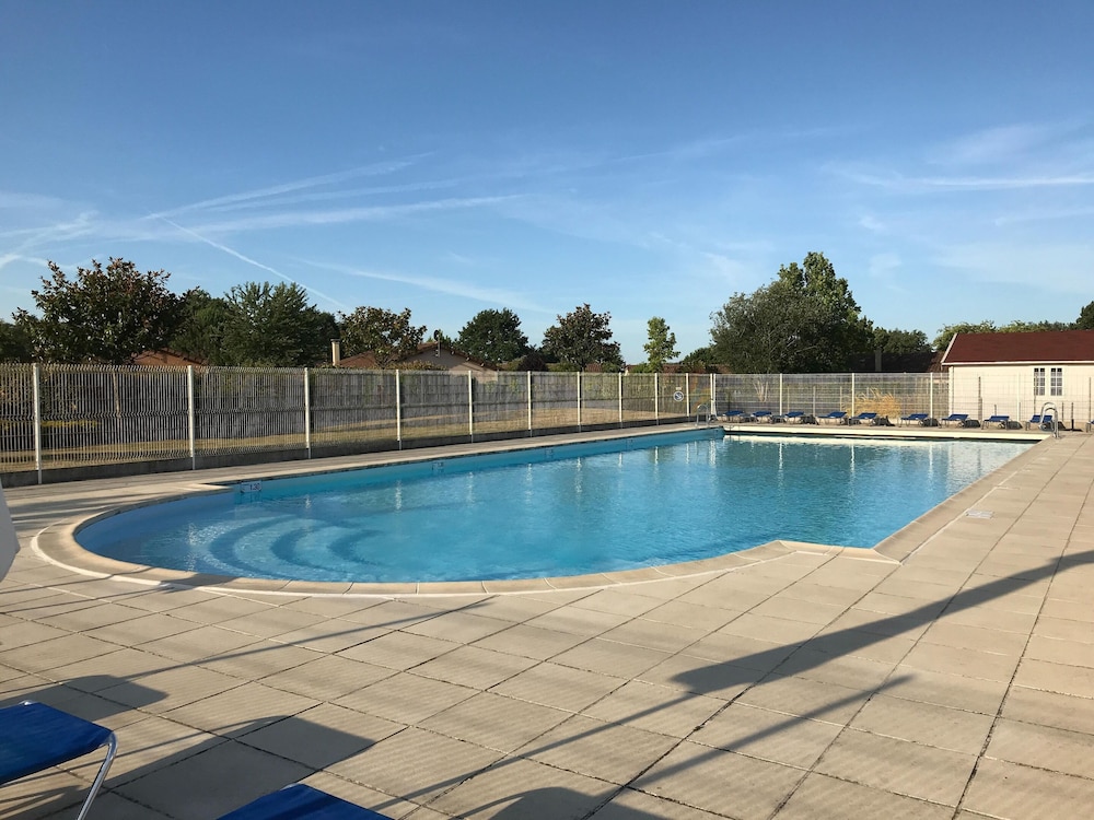 Villa in Les Forges With Pool & Golf Access — 4-Star Luxury Hotel in Les Forges, France