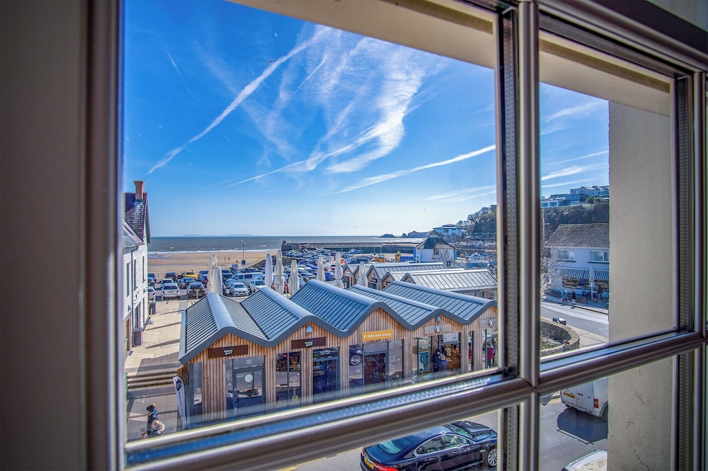 Upper Deck 2 Bedroom Apartment Saundersfoot — 4-Star Luxury Hotel in Saundersfoot, United Kingdom