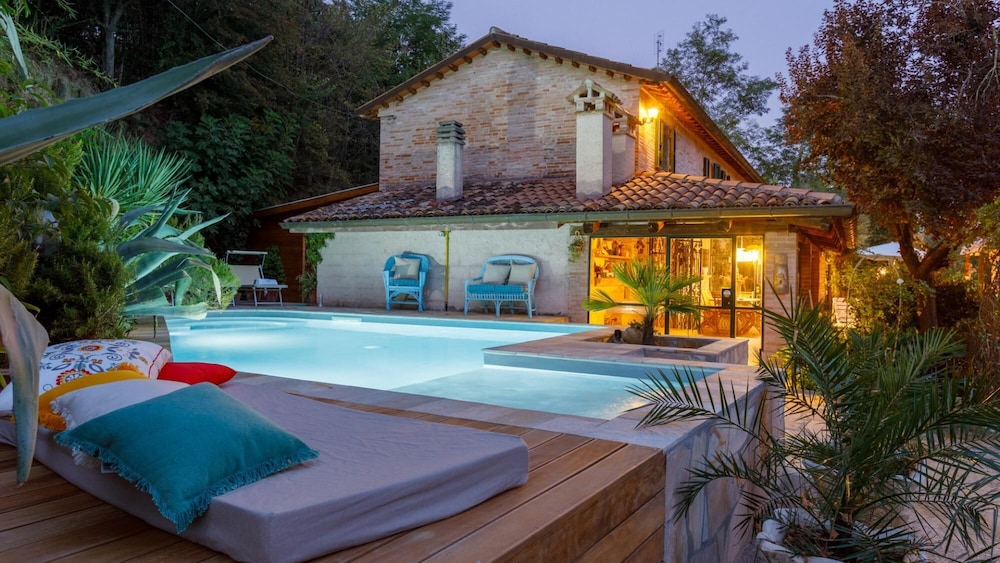 Villa Agave 8 Emma Villas — 4-Star Luxury Hotel in Monteciccardo, Italy