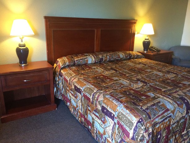Rest Inn Extended Stay I 40 Airport Wedding & Event Center - photo 9