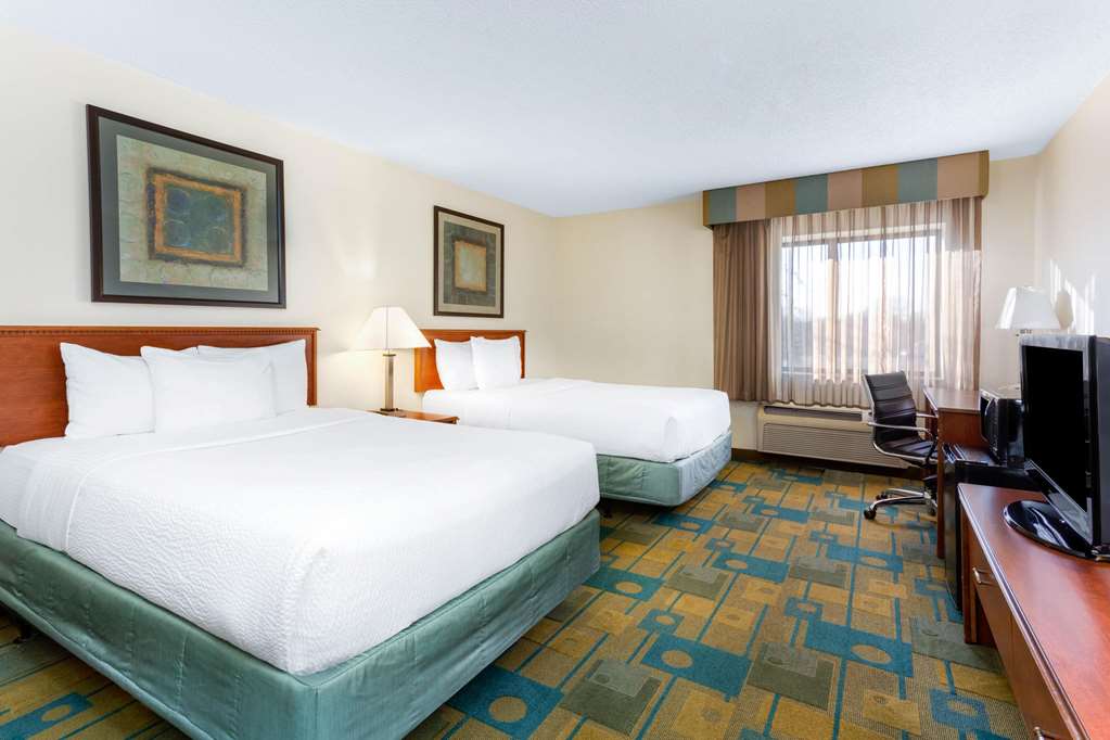 La Quinta Inn by Wyndham Chicago Willowbrook - photo 10