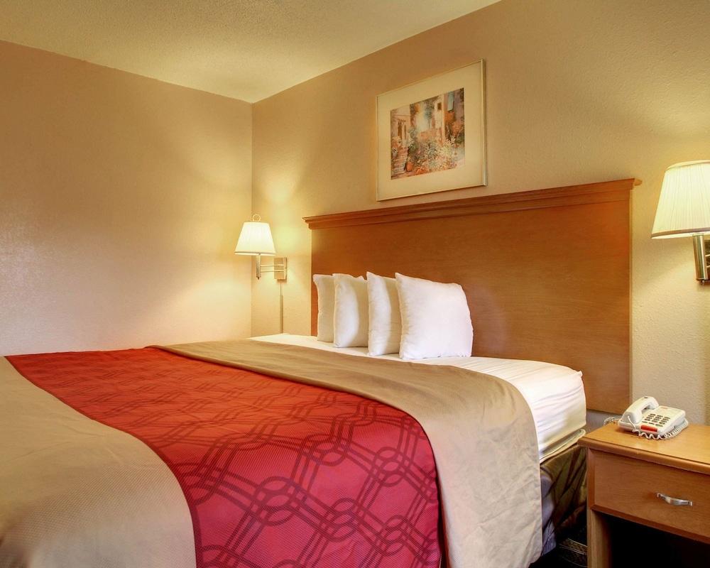 Econo Lodge North Suburbs - photo 10