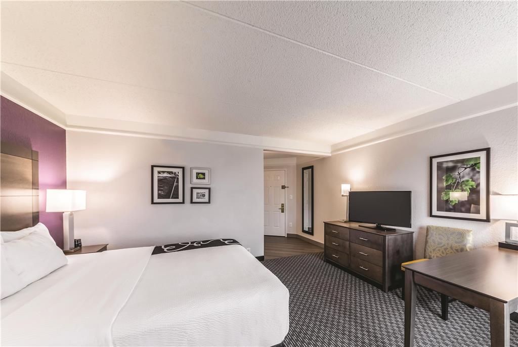 La Quinta Inn & Suites by Wyndham Austin Airport - photo 26
