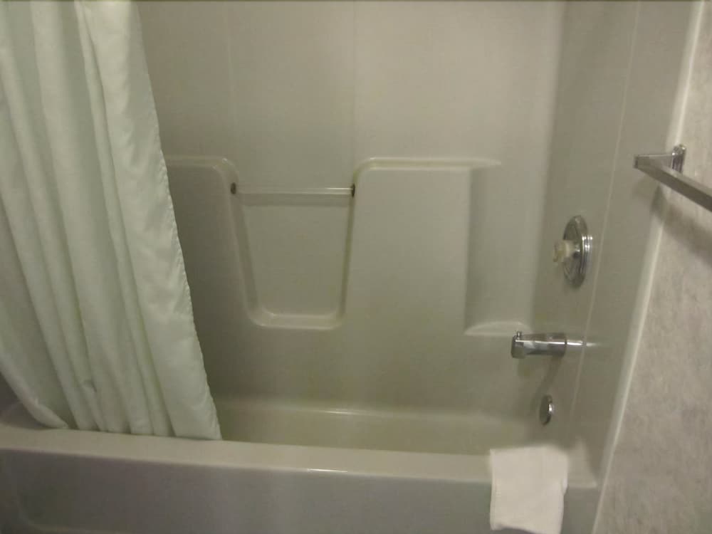Passport Inn & Suites - photo 22