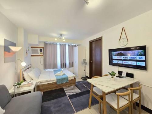 1BR Condotel Ridgewood Towers Taguig City #RW14 — 4-Star Luxury Hotel in Manila, Philippines