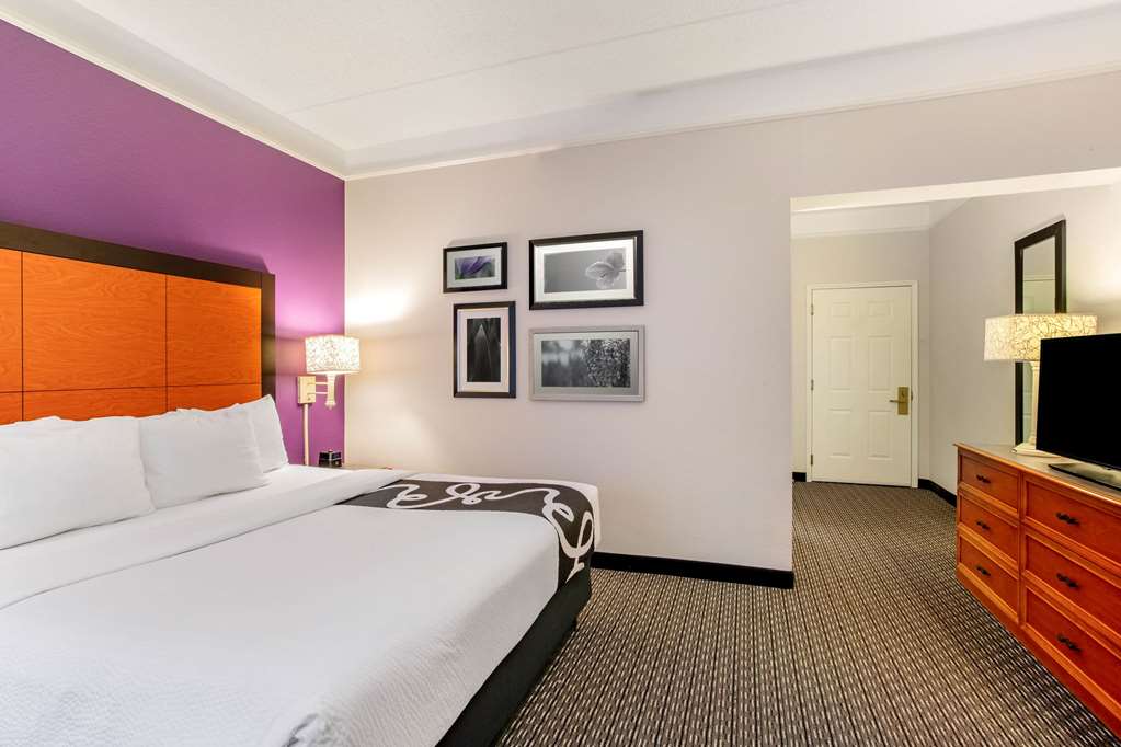 La Quinta Inn & Suites by Wyndham Raleigh Durham Intl AP - photo 13