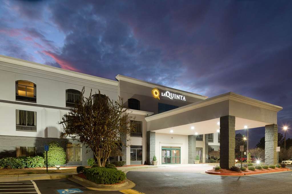 La Quinta Inn & Suites by Wyndham Kennesaw - photo 3