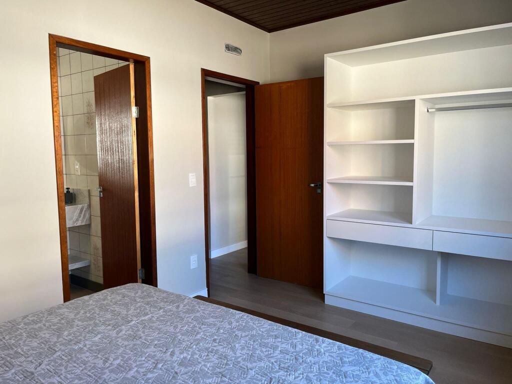 Casa aconchegante com 04 dormitórios