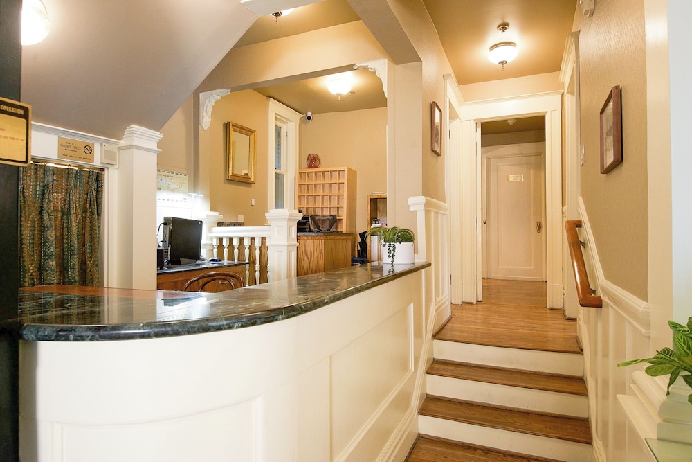 Nob Hill Inn - photo 10