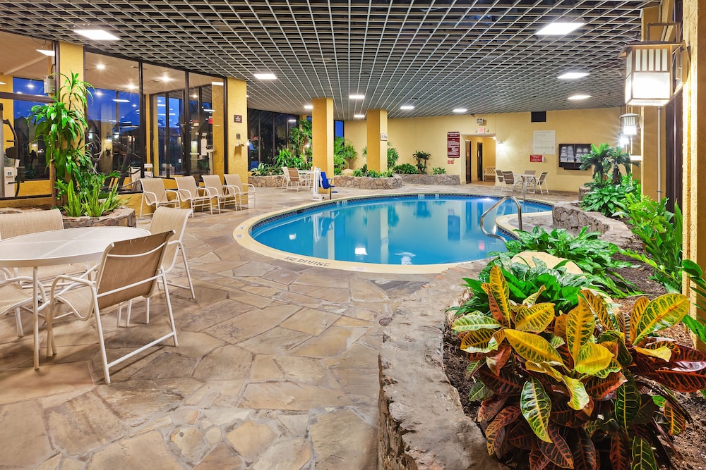 Crowne Plaza Suites Houston Near Sugar Land - photo 27