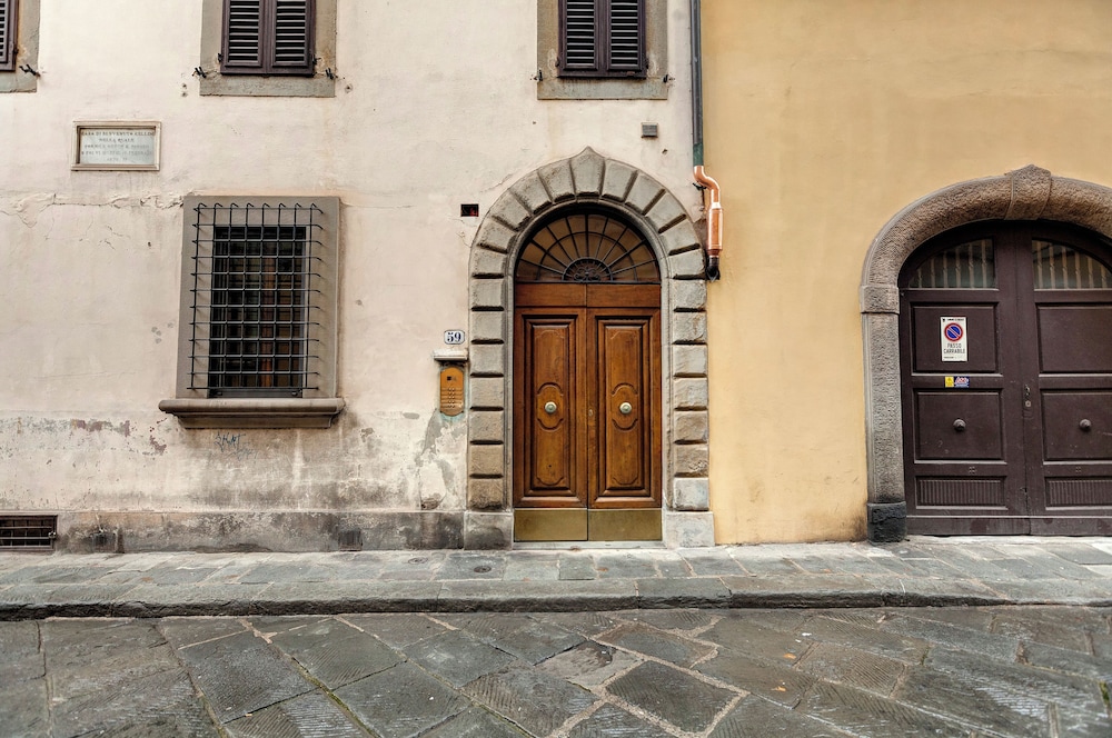 Via Pergola Apartments — 4-Star Luxury Hotel in Florence, Italy