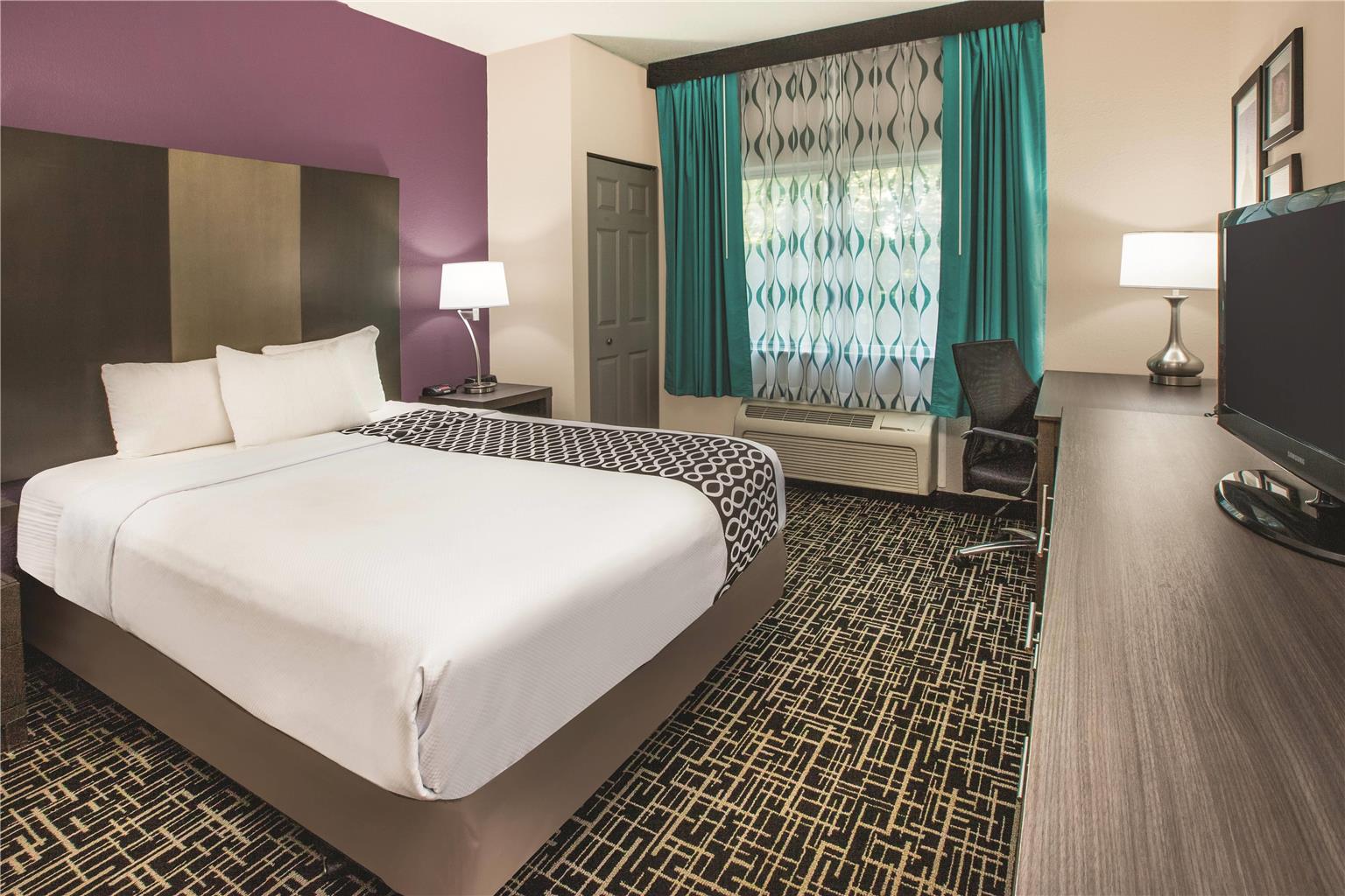 La Quinta Inn by Wyndham Indianapolis North at Pyramids - photo 11