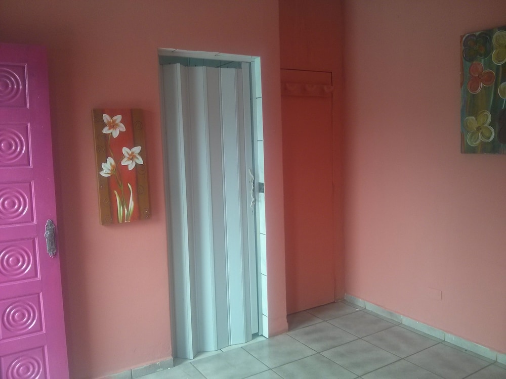 Leão Marinho Pousada in Bertioga, Brasil