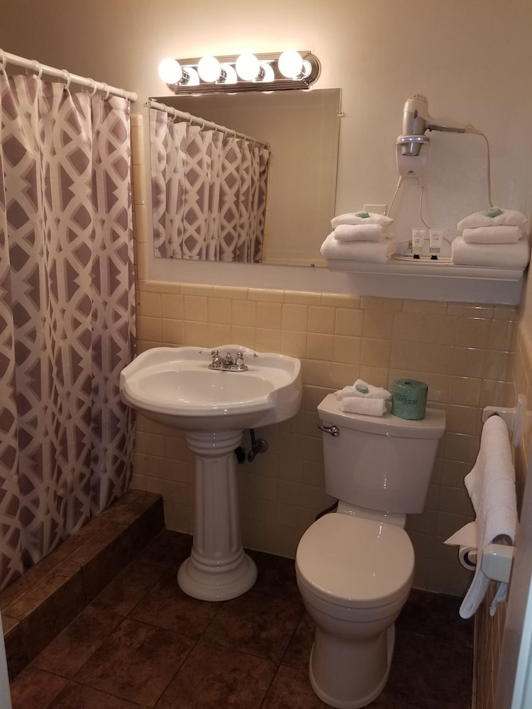 Colonial Inn Seekonk - photo 28