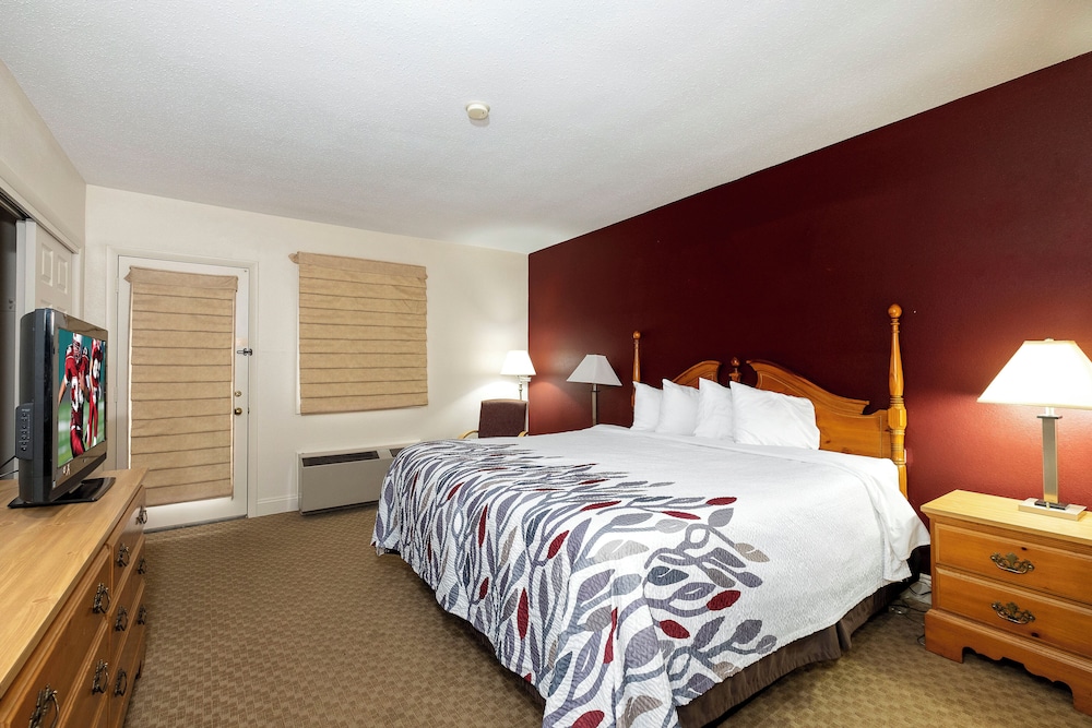 Red Roof Inn & Suites Hazleton - photo 29