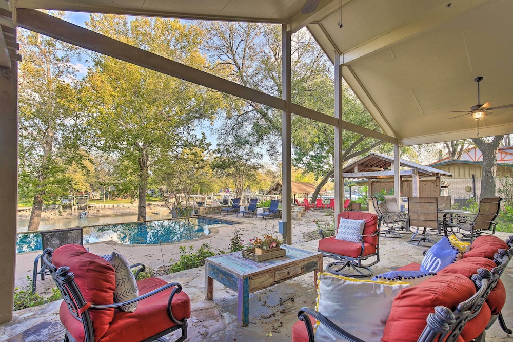 4 Season Boathouse Hot Tub Guadalupe River Oasis — hotel in Seguin
