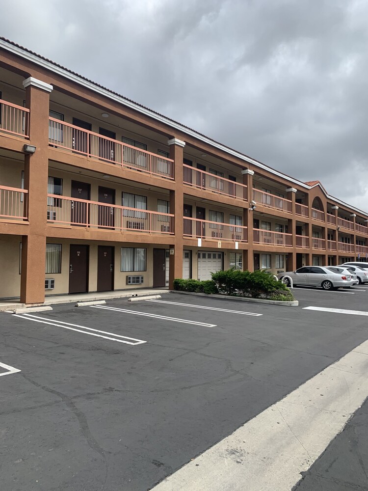 Grandpark Inn - photo 2