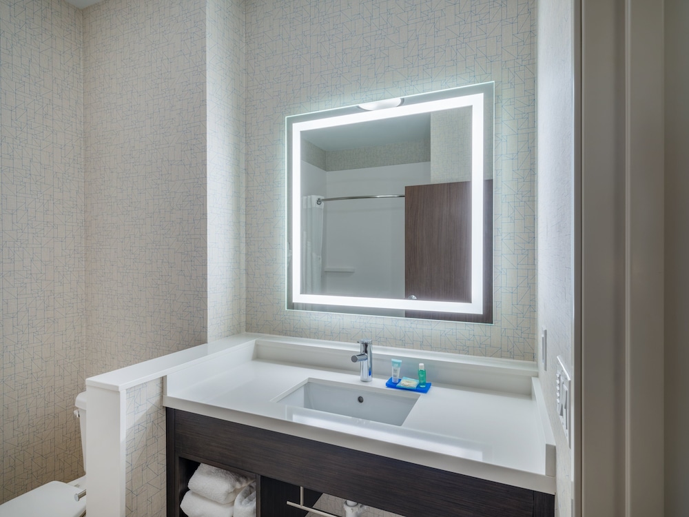 Holiday Inn Express & Suites Watertown by IHG - photo 29