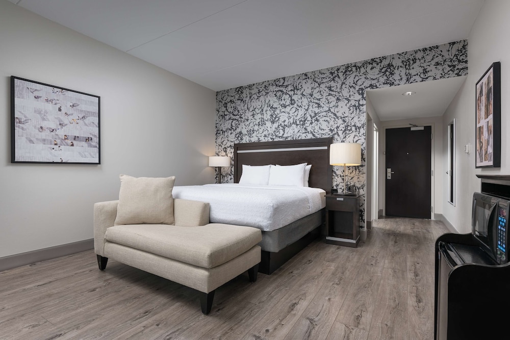 Hampton Inn & Suites Chattanooga Downtown - photo 10