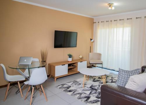 Comfy 2bed 2bath in a Secure golf estate WIFI — 4-Star Luxury Hotel in Roodepoort, South Africa