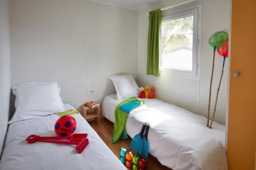 Camping Sunissim de l'Eve By Locatour — 4-Star Luxury Hotel in Saint-Nazaire, France
