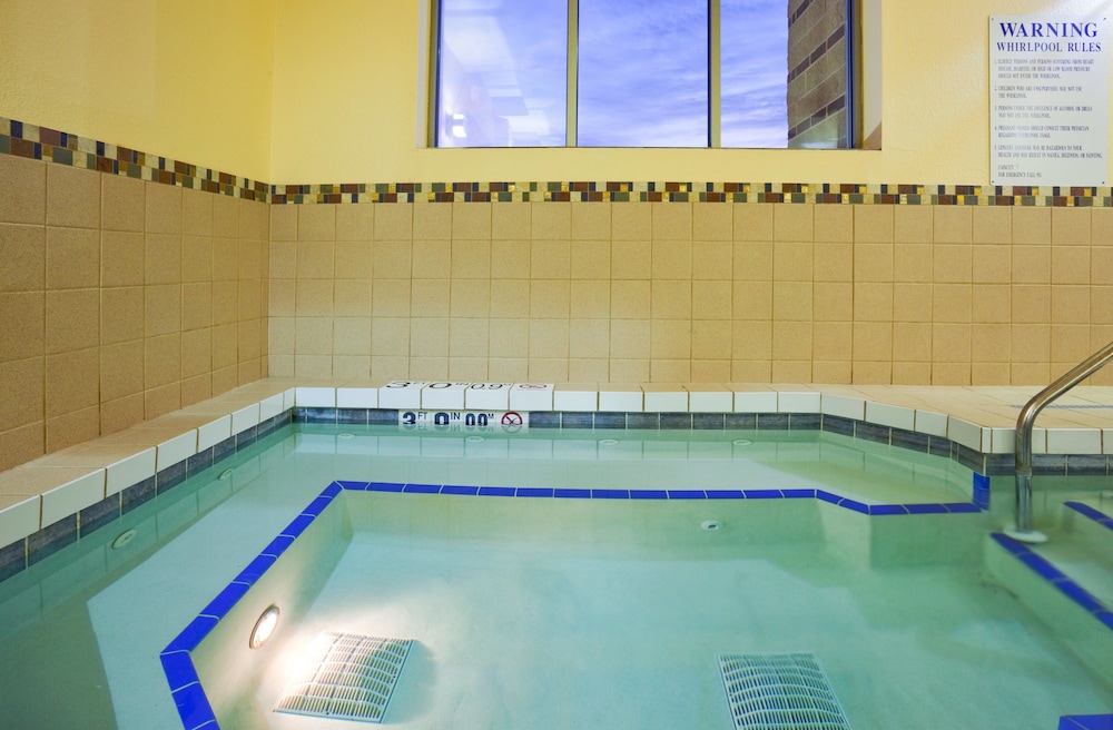 Holiday Inn & Suites Green Bay Stadium by IHG - photo 21