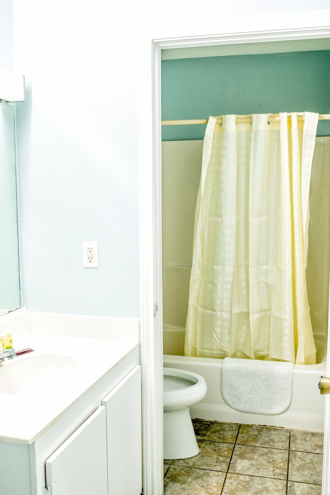 Captain Quarters Motel - photo 16