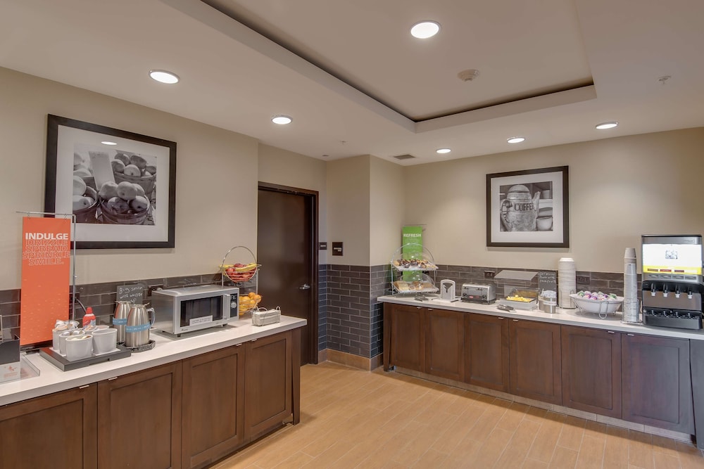 Hampton Inn & Suites Los Angeles Glendale - photo 49