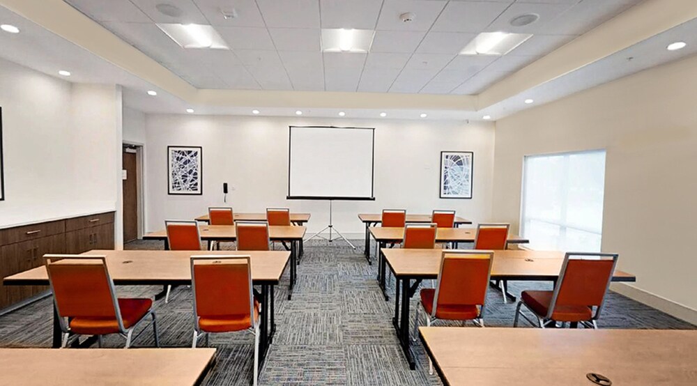 Holiday Inn Express & Suites Chalmette New Orleans S by IHG - photo 12