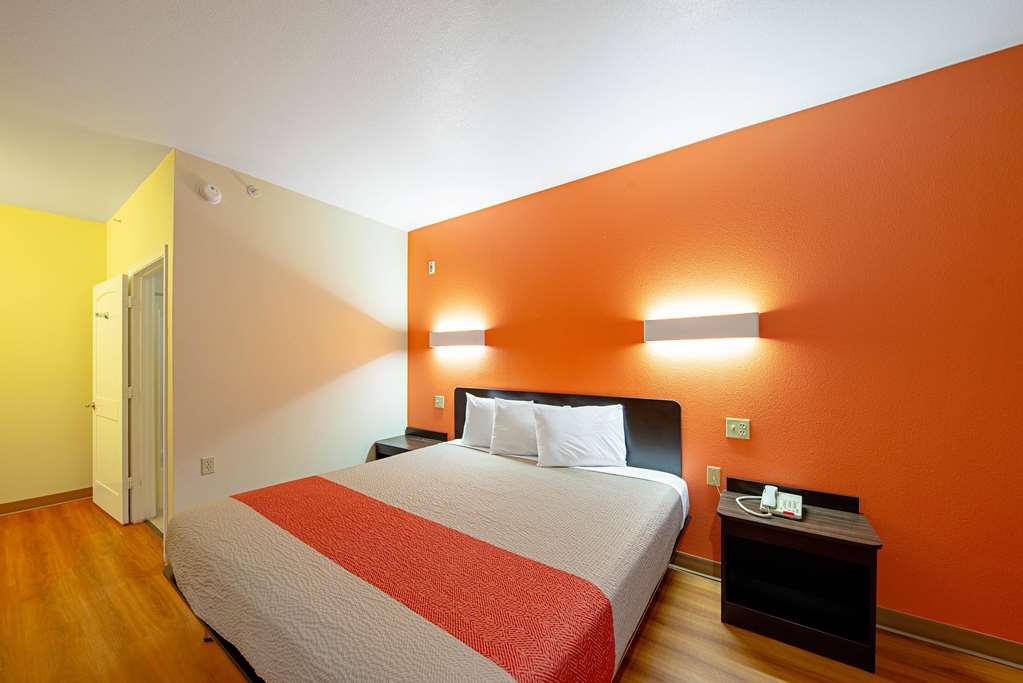 Motel 6 Rhome TX - photo 7
