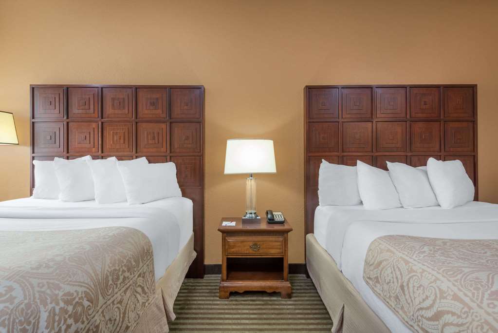 Ramada by Wyndham Columbus North - photo 11