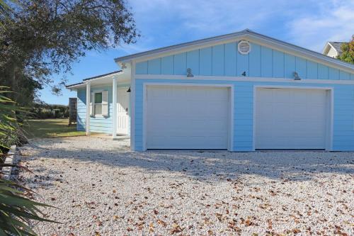 Deja Blue by Pristine Properties Vacation Rentals — 4-Star Luxury Hotel in Mexico Beach, United States