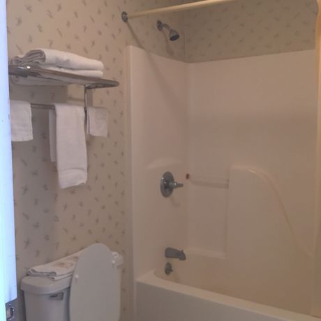 Deerfield Inn and Suites - photo 2