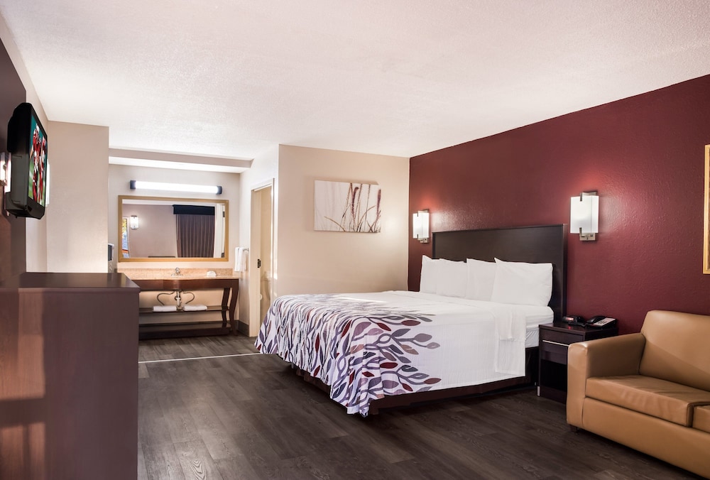 Red Roof Inn Tupelo - photo 19