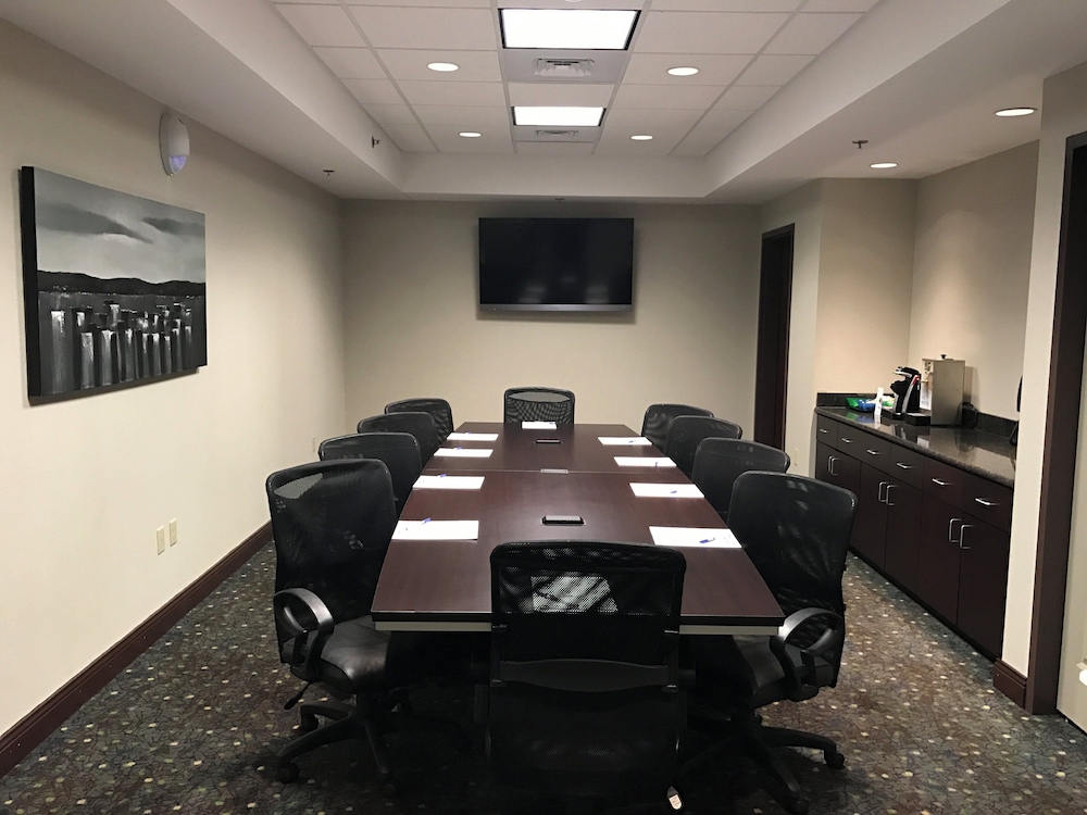Holiday Inn Express & Suites Morton Peoria Area by IHG - photo 71