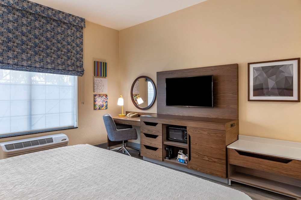 Hampton Inn Norco Corona Eastvale - photo 18
