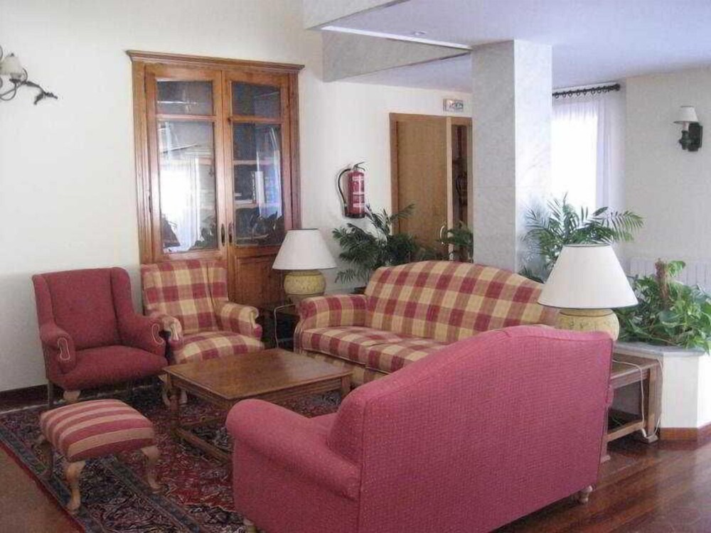 Se or o De Monjard n — 4-Star Luxury Hotel in Yesa, Spain