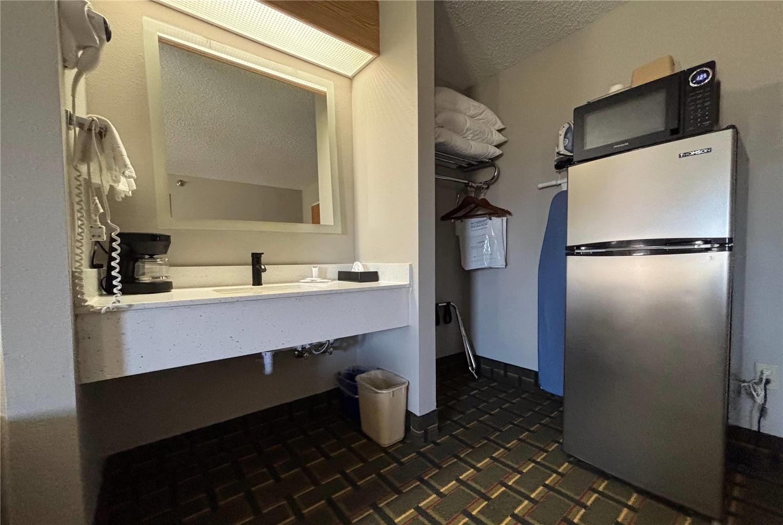 Super 8 by Wyndham Mt. Carmel IL - photo 22