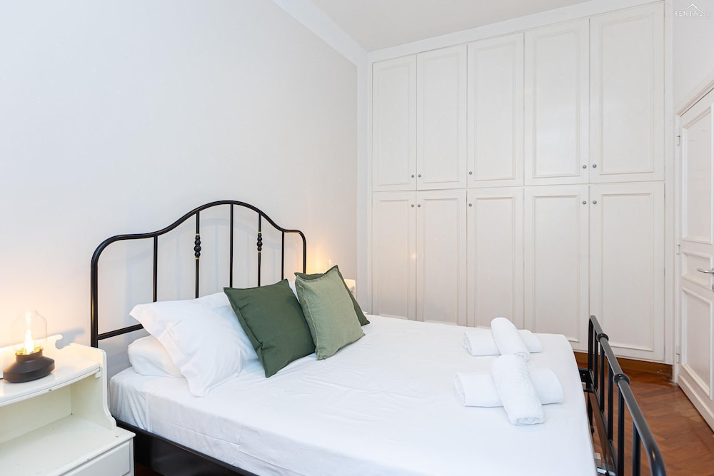 Flatinrome Trastevere 6 — 4-Star Luxury Hotel in Rome, Italy