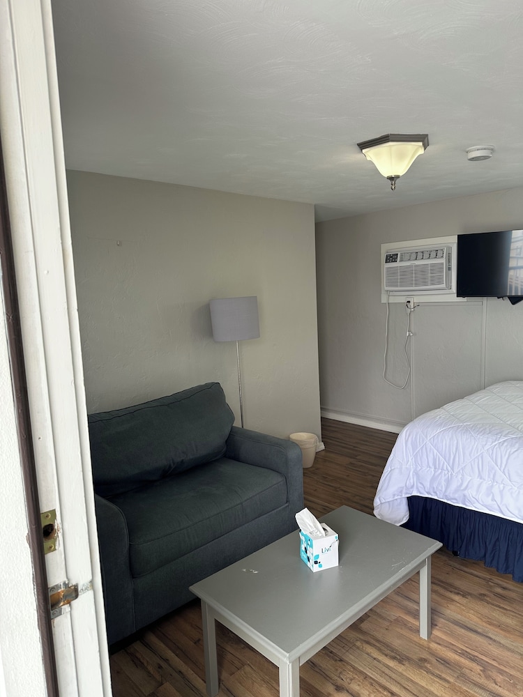 Vineyard Harbor Motel Private Beach - photo 192